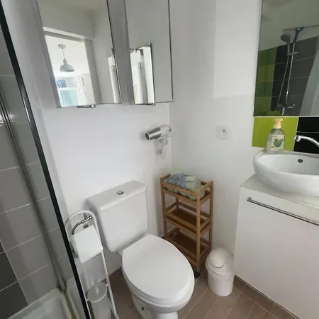 Tiny House A 50m De La De Miomo Apartment