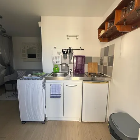 Tiny House A 50m De La De Miomo *