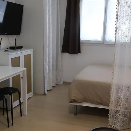 Apartment Tiny House A 50m De La De Miomo *