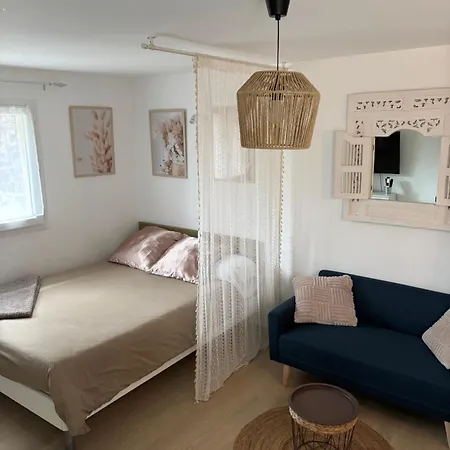 Tiny House A 50m De La De Miomo *